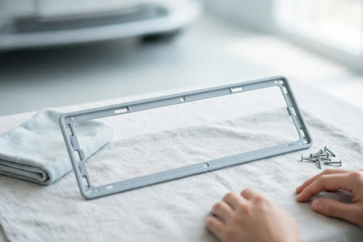 A blank plate holder